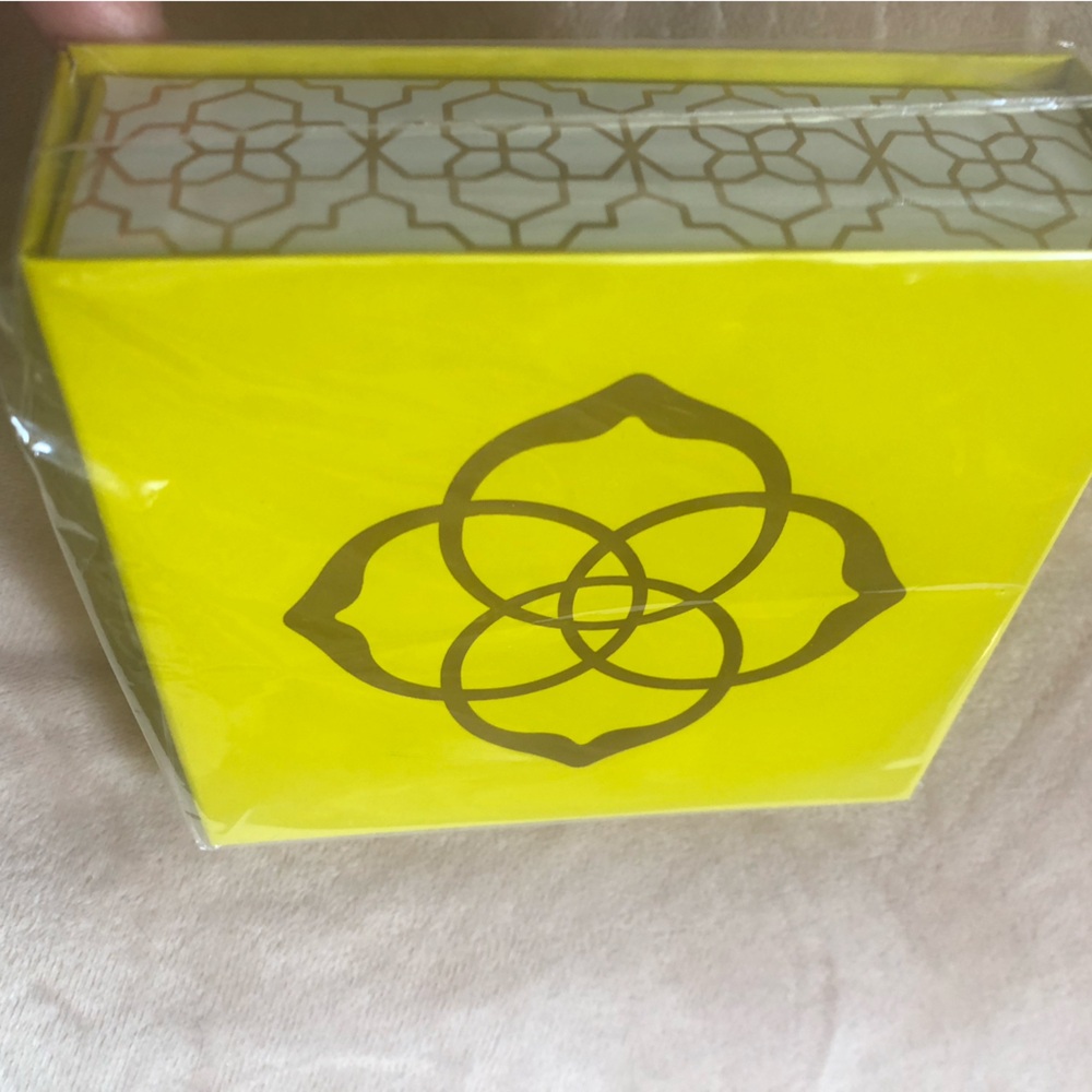 KENDRA SCOTT Mosaic Drop Earrings gift set - Picture 6 of 9